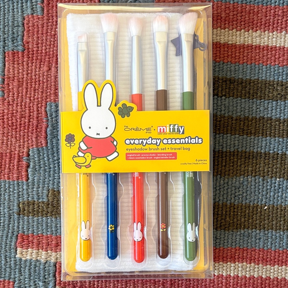 Miffy Everyday Essentials Eyeshadow Brush Set + Travel Bag